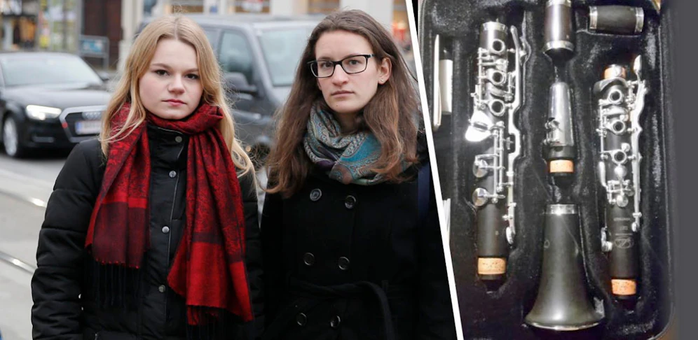 Anja R. (r.) war mit Freundin Michaela unterwegs. Im Taxi vergaß sie ihre Klarinette.