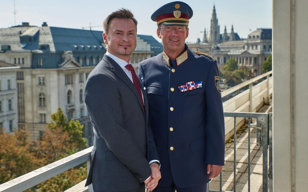 Vereinter EInsatz für mehr Sicherheit in Mariahilf: Der Koordinator fur Psychiatrie, Sucht- und Drogenfragen der Stadt Wien, Ewald Lochner und der Wiener Landespolizeipräsident Gerhard Pürstl (v.l.) (c) LPD Wien