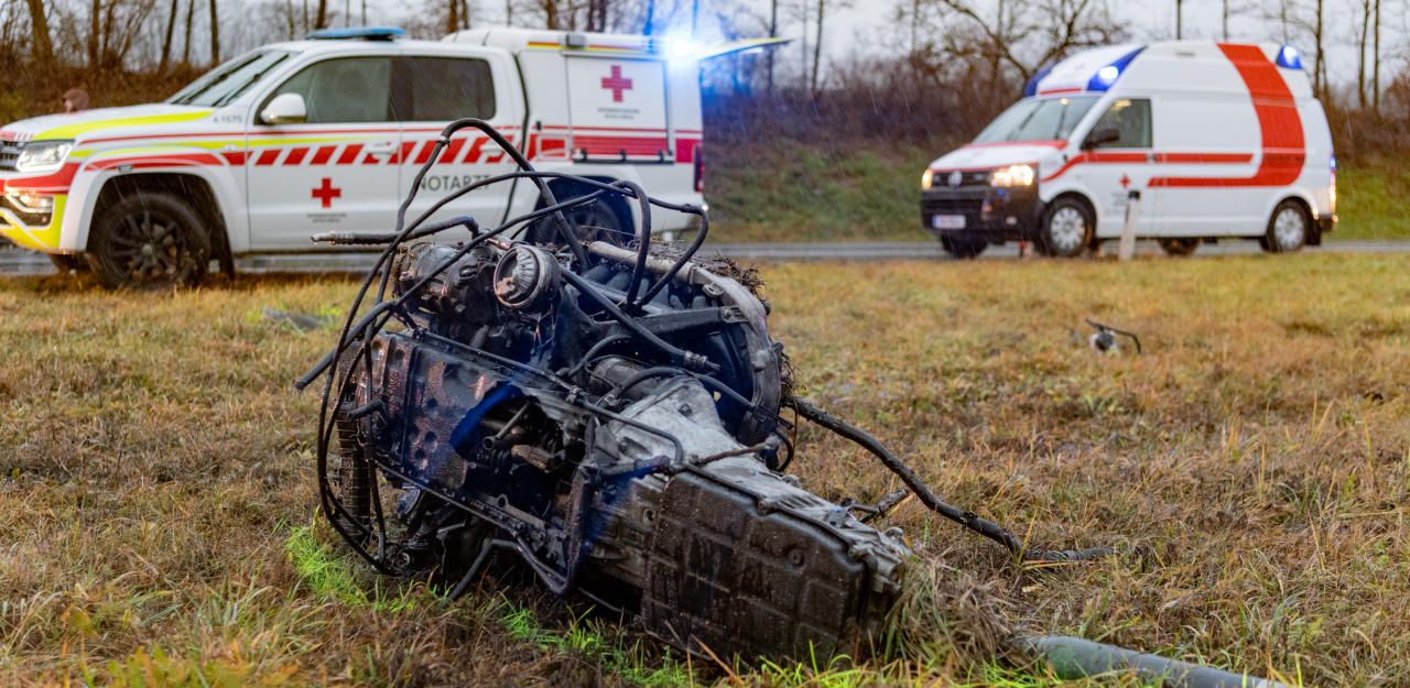 Heute.at - Motorblock bei schwerem Crash aus Wagen gerissen