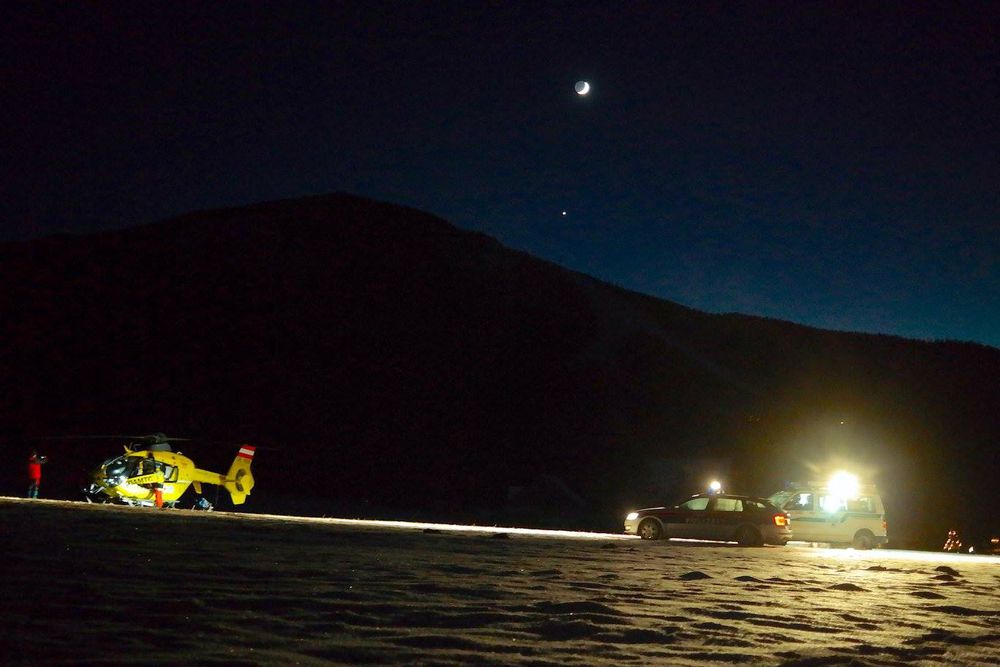 Symbolbild eines Bergrettungs- und Rettungshubschrauber-Einsatzes