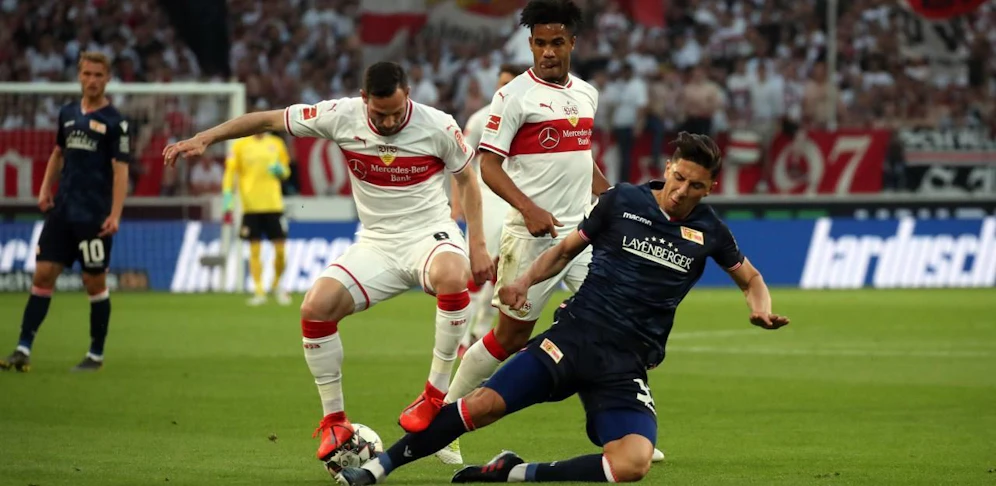 Union Berlin erkämpft ein 2:2 beim VfB Stuttgart - ÖFB-Legionär Robert Zulj im Tackling gegen Gonzalo Castro