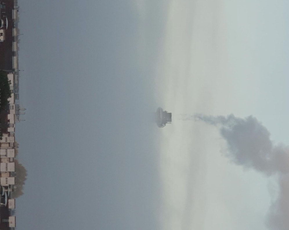 UFO? Nein, nur der eingenebelte Hundertwasser-Schornstein in Spittelau.