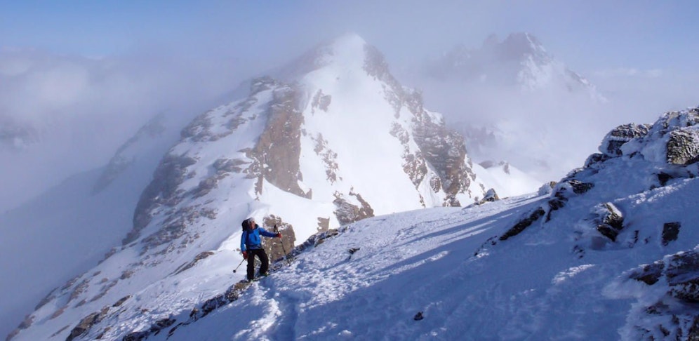 Der Tourengeher stürzte in die Tiefe und erlitt tödliche Verletzungen.