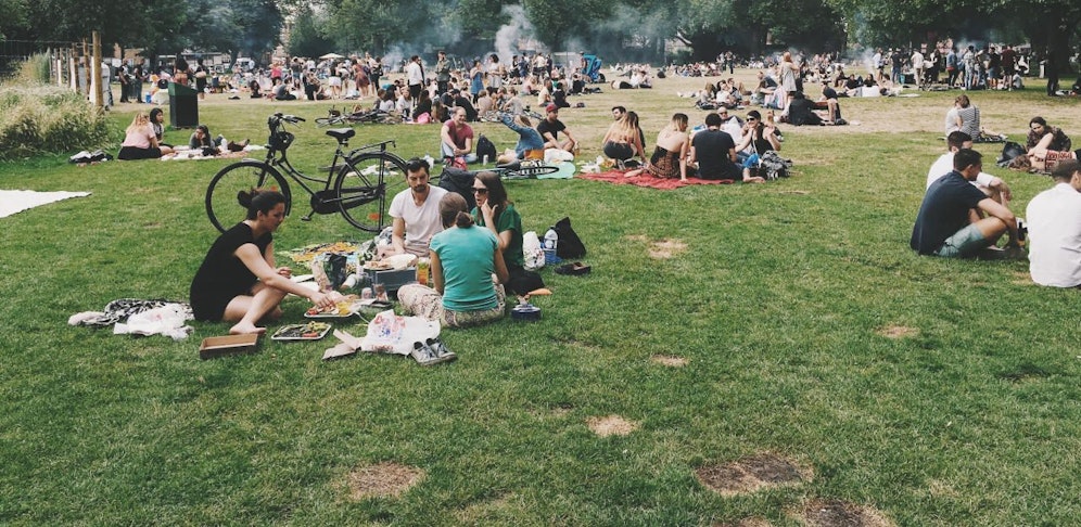 Schimpfwörter im Kreise der Familie  am Balkan für manche ganz normal, schreibt unser Kolumnist.