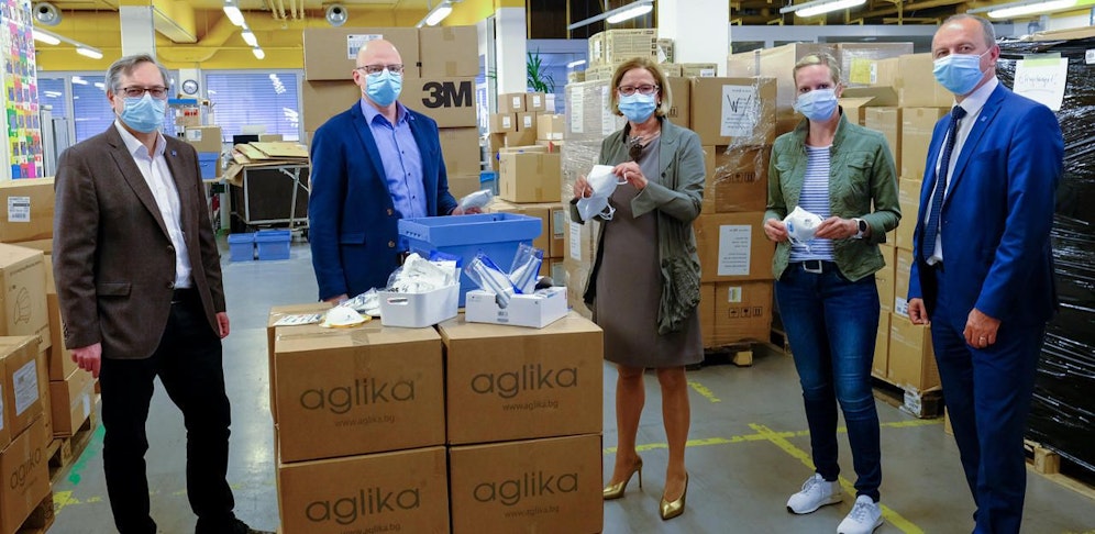 Abteilungsleiter Einkauf Christian Schauer, Einkäufer  Johann Steinböck, Landeshauptfrau Johanna Mikl-Leitner, Leiterin Logistikzentrum im UK St. Pölten Jacqueline Brandstetter, Vorstand NÖ LGA Konrad Kogler.