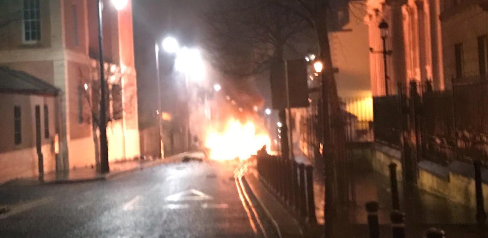 In der nordirischen Grenzstadt Londonderry wurde eine Autobombe gezündet.