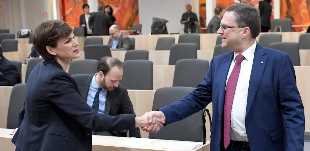 Alle Parteien einig: Pflegegeld wird erhöht.