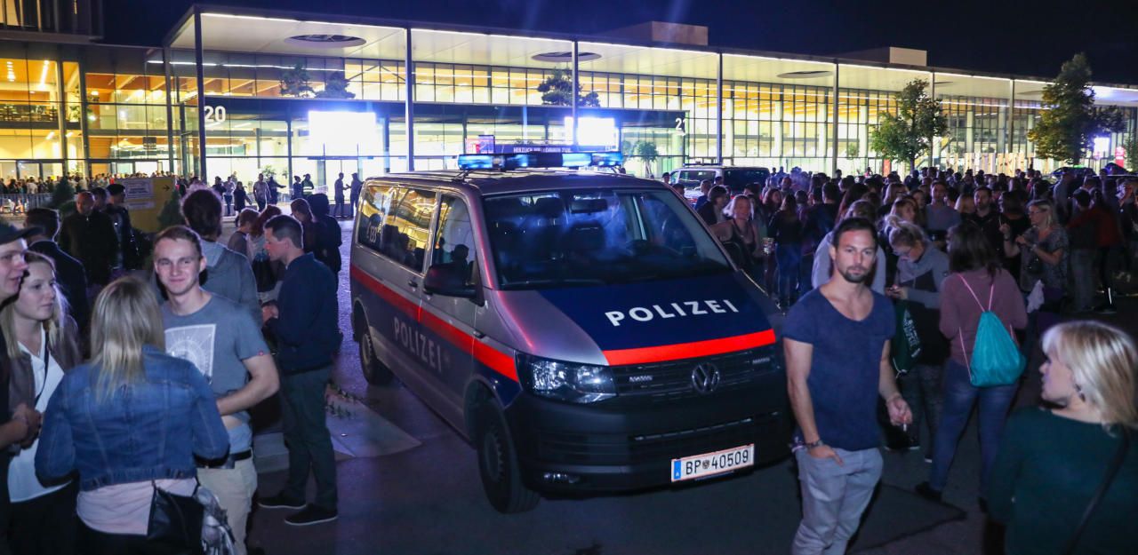 Heute.at - Bombendrohung! Konzert in Wels abgebrochen