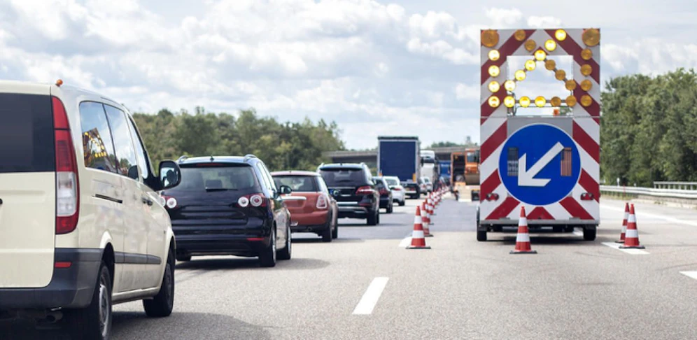 Die Sperren sorgen für Staus und Verkehrsbehinderungen