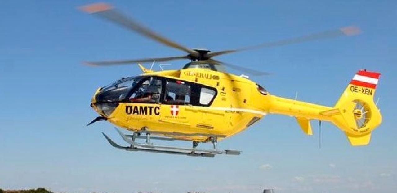 Das Opfer wurde mit dem Notarztheli ins Spital geflogen (Symbolfoto).