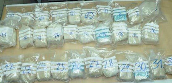 Beamte konnten insgesamt 19 Kilo hochwertigen Heroins sicherstellen. 