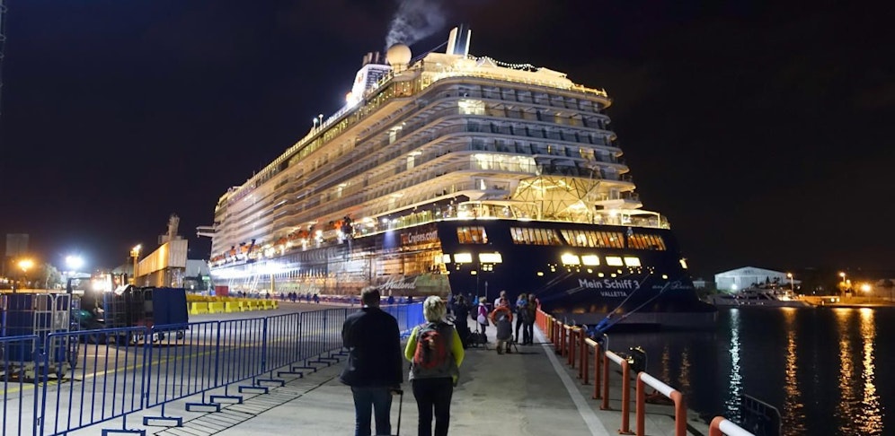 Das Paar war den Mitreisenden einfach zu laut. Nach nur einem Tag war die Luxus-Reise vorbei.