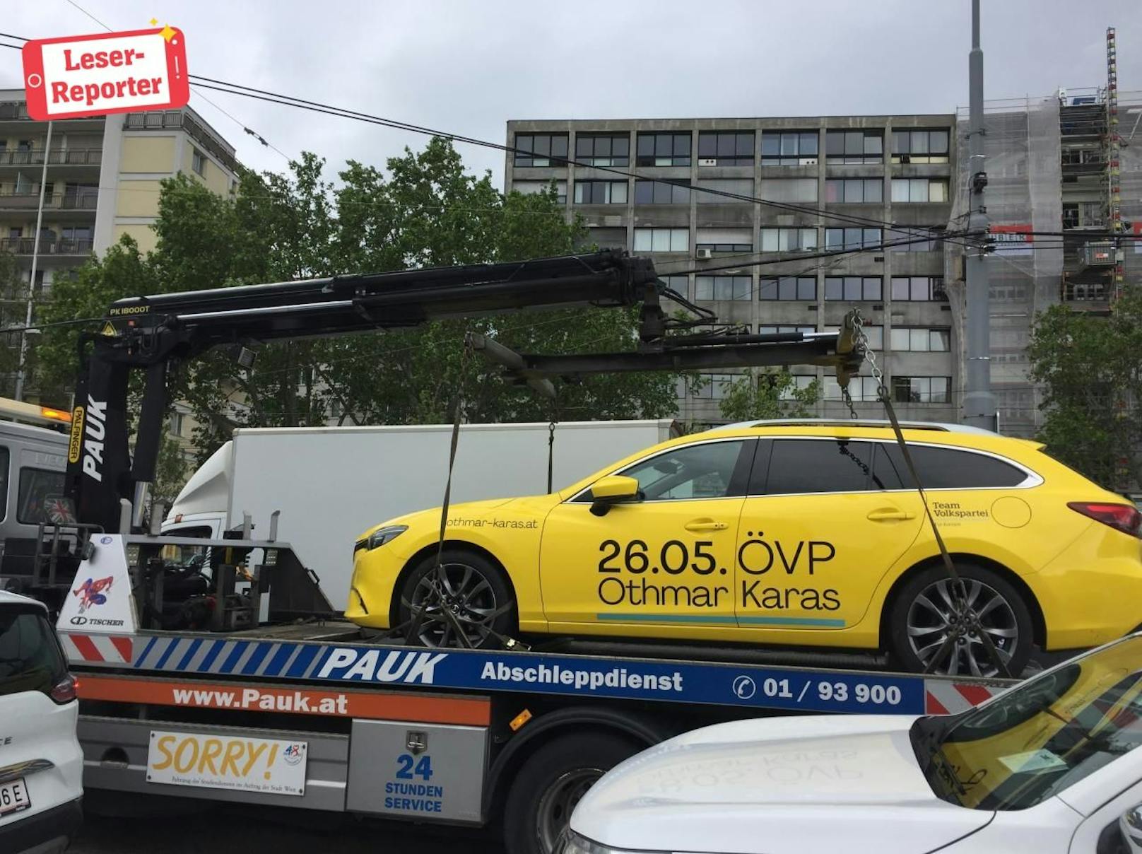 Das EU-Wahl-Auto der ÖVP wurde am Donnerstag abgeschleppt.