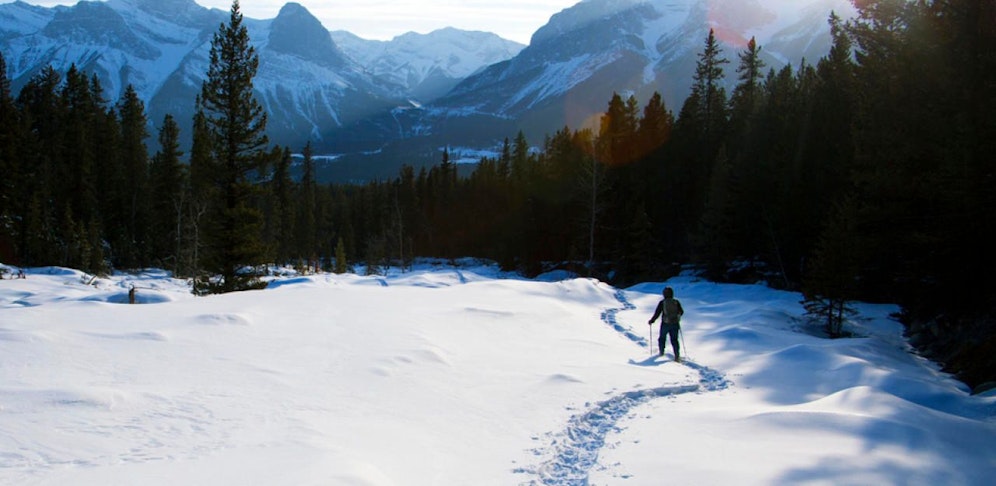 Die Frau folgte Schneespuren, konnte dann nicht mehr weiter und musste den Notruf wählen. (Symbolfoto)