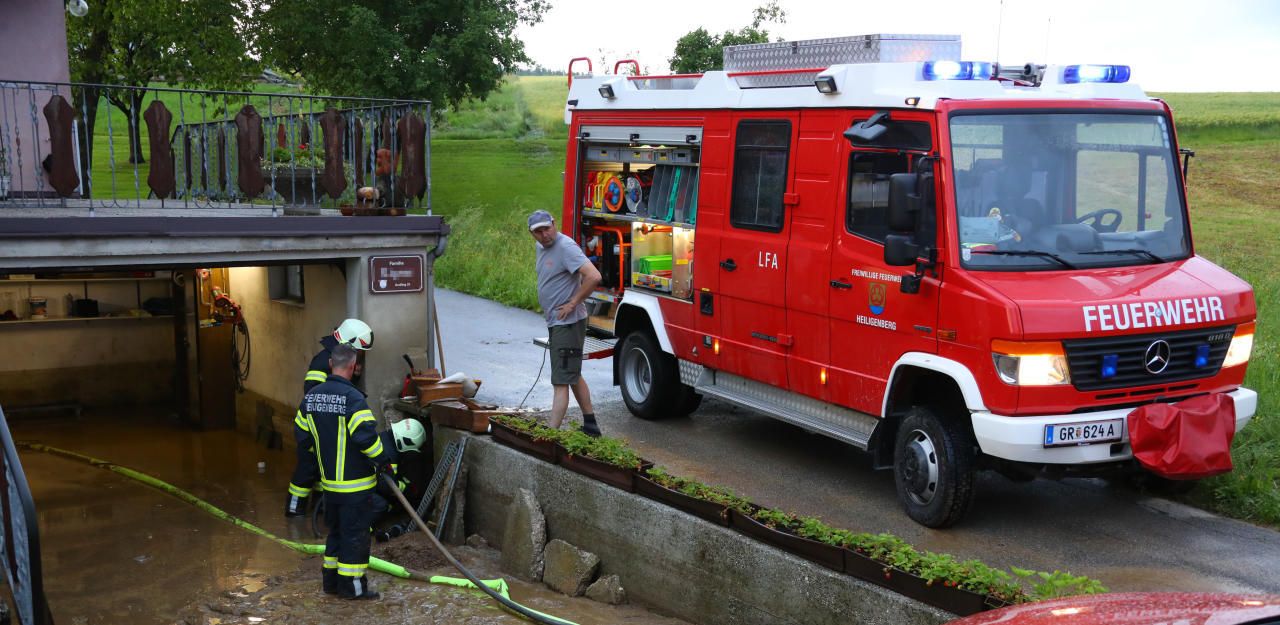 Heute.at - Regen überflutete Keller und Garagen