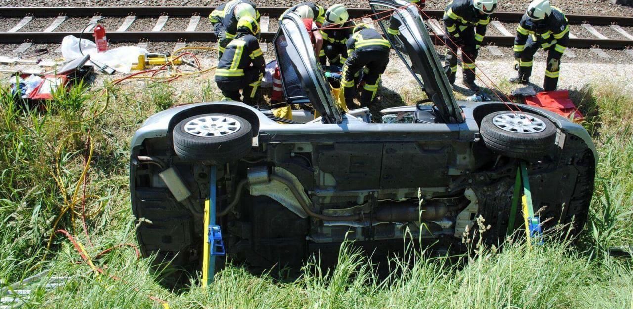 Heute.at - Pensionist (85) stürzte mit Auto auf Bahngleise