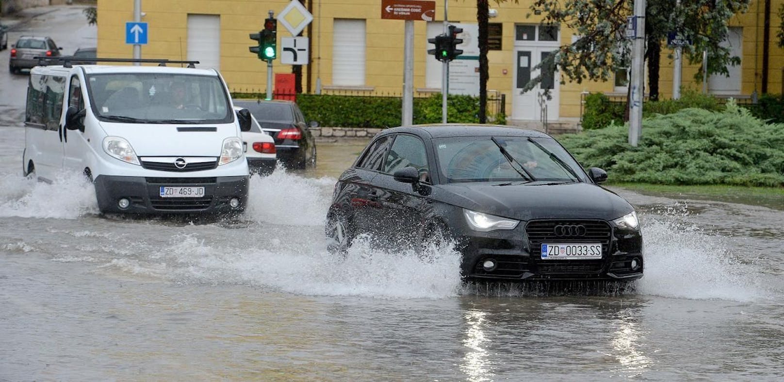Land unter! Kroatien wird von einem Sintflut-Unwetter heimgesucht - News | heute.at