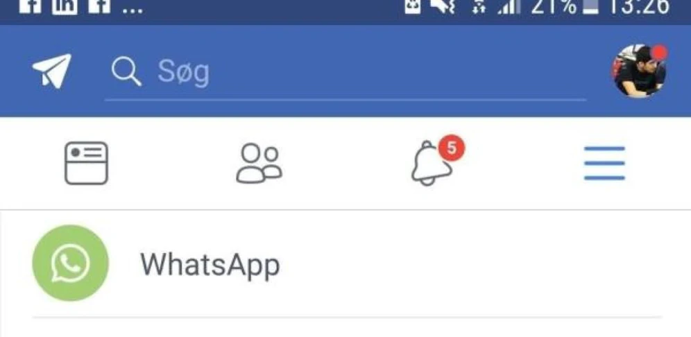 So sieht der neue Button aus, der in der dänischen Android-Version von Facebook bei einigen Nutzern aufgetaucht ist. Es ist eine Art Schnellzugriff auf WhatsApp, der derzeit getestet wird. Offenbar will die Social-Media-Plattform ihre Dienste enger miteinander verzahnen.