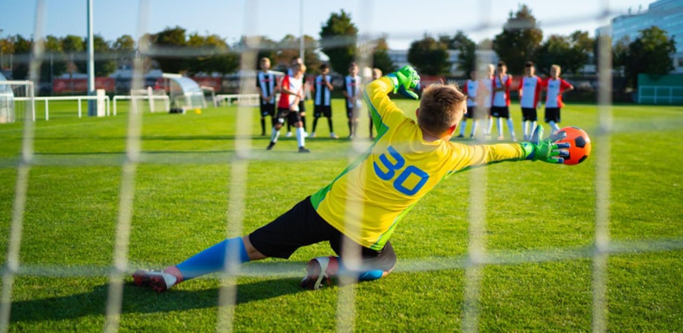 Bei einem Jugend-Fußballmatch wurden zwei Spieler schwer verletzt.