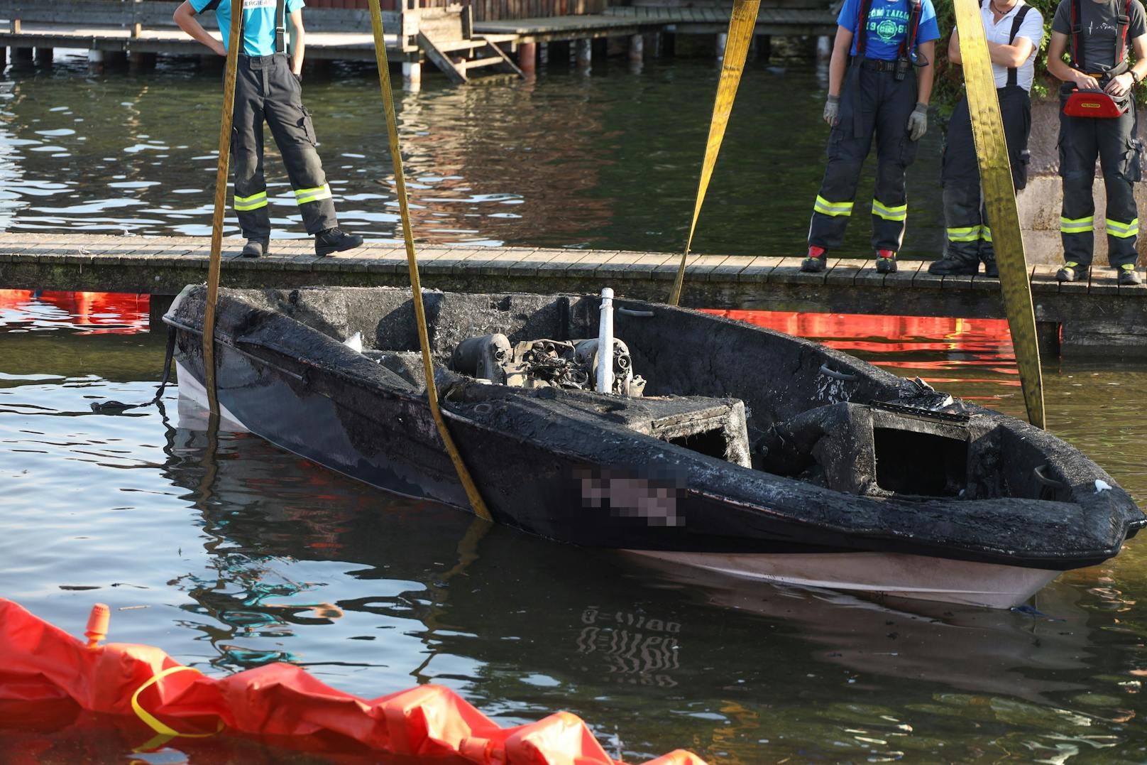 Am Traunsee in Altmünster ist ein Motorboot explodiert.