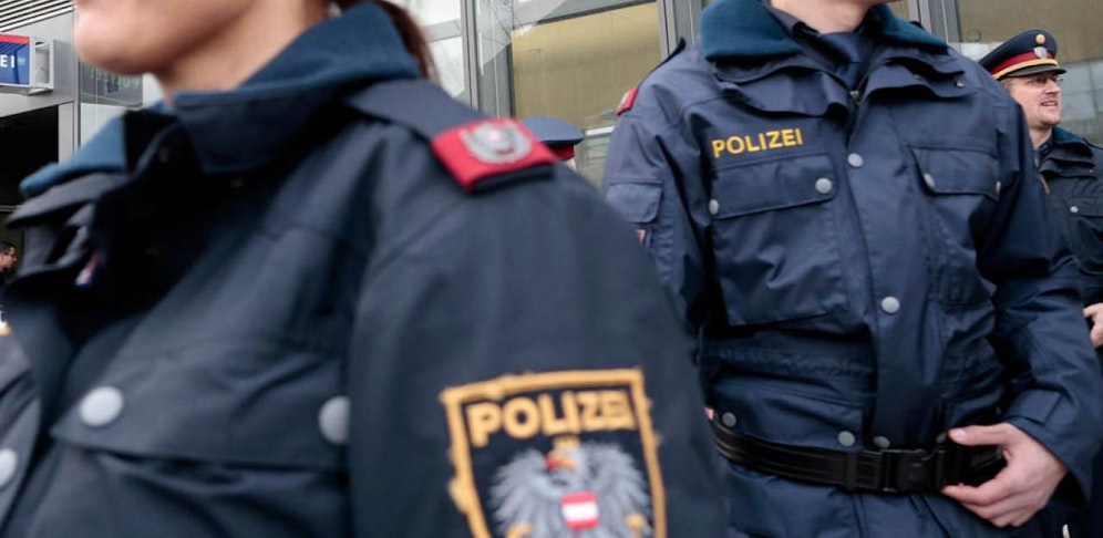 Die Beschuldigte wurde festgenommen, das Bundesamt für Asylwesen verständigt. (Symbolfoto)