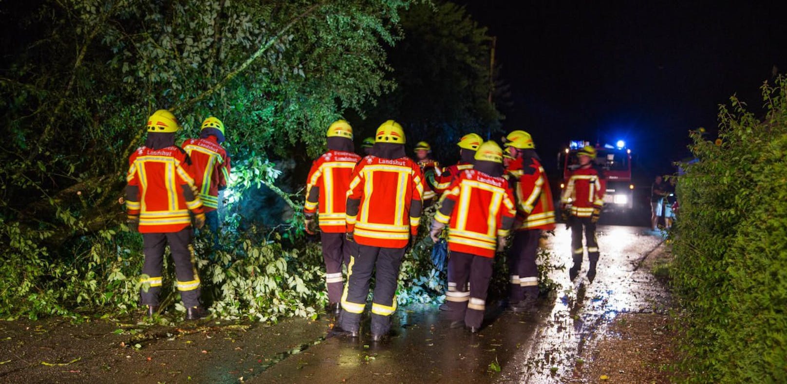 Umgestürzte Bäume blockierten Straßen in Süddeutschland (Copyright: News5)