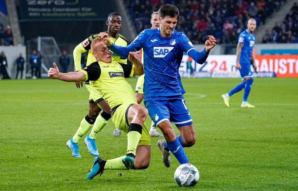 Hoffenheim-Legionär Florian Grillitsch gegen Sebastian Vasiliadis. 