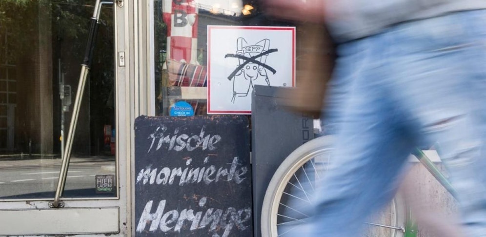 Mit Tracht kein Einlass: Das Café Kosmos in München