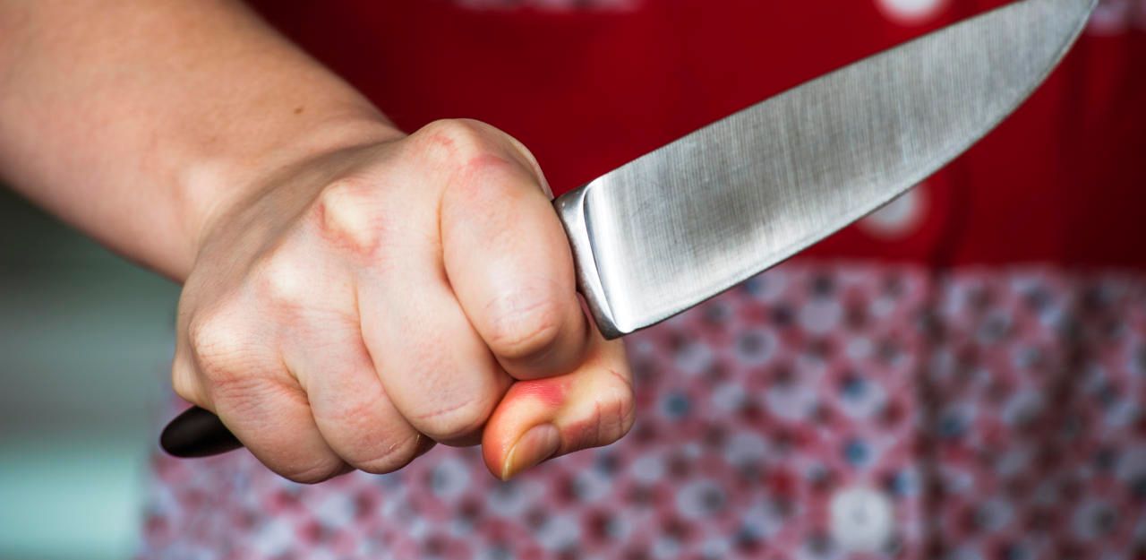 Kumpel mit Küchenmesser niedergestochen. 