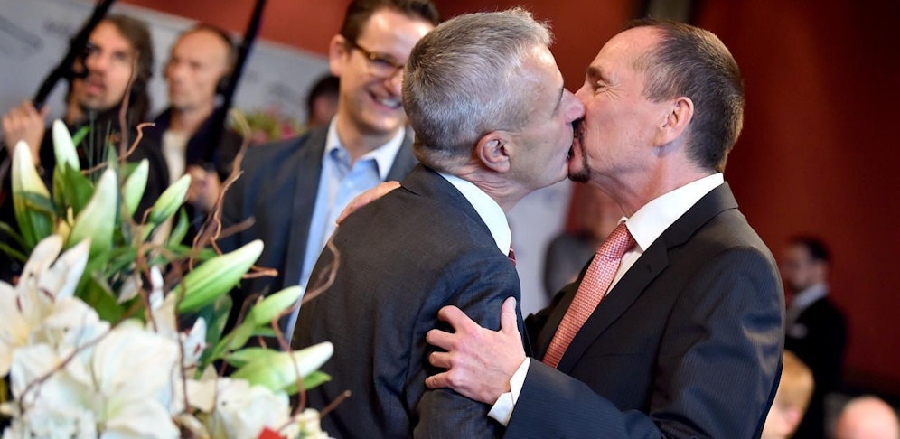 In Berlin gab sich das erste schwule Paar das Jawort.