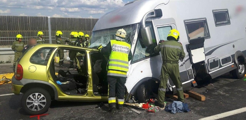 Die 19-jährige Lenkerin starb noch vor Ort, jetzt erlag auch die neunjährige Schwester ihren Verletzungen.