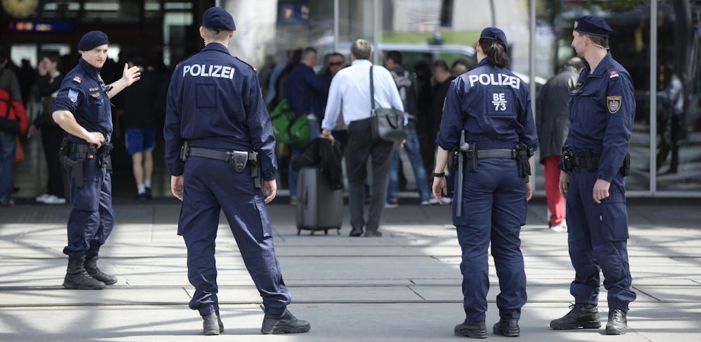 Die Exekutive kann künftig vorübergehend Waffenverbotszonen anordnen und in diesen Bereichen gefährliche Gegenstände beschlagnahmen.