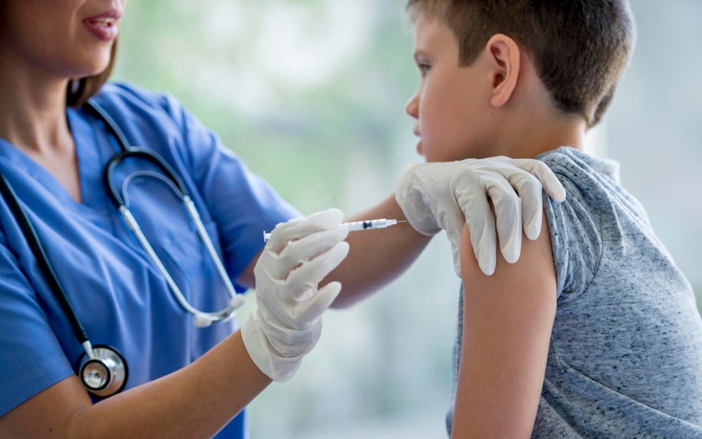 Impfungen werden von den GKKs mit 4 Euro bezuschusst, von der BVA mit 16 Euro und von den KFA mit 19,35 Euro.