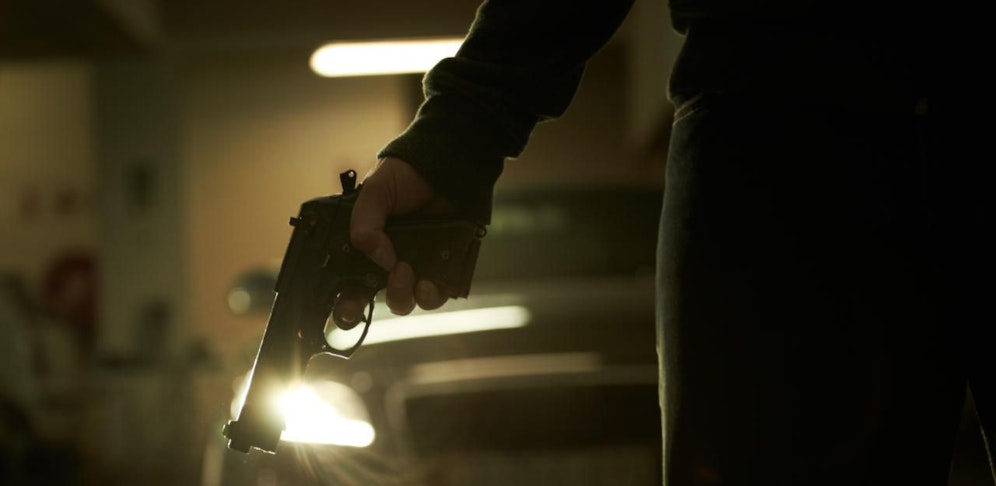 Am Treffpunkt soll der Schwiegervater den 26-Jährigen mit einer Pistole "empfangen haben".