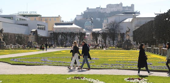 Die Frau wurde im Mirabellgarten in Salzburg überfallen und geschlagen.