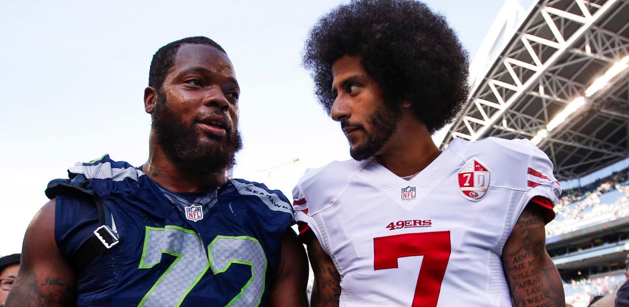 Heute.at - Protest gegen Nazi-Demo! NFL-Star ignoriert Hymne