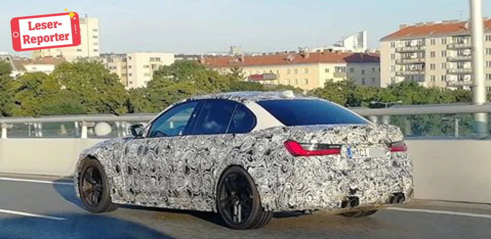 Der getarnte BMW M3 auf der Reichsbrücke in Wien.