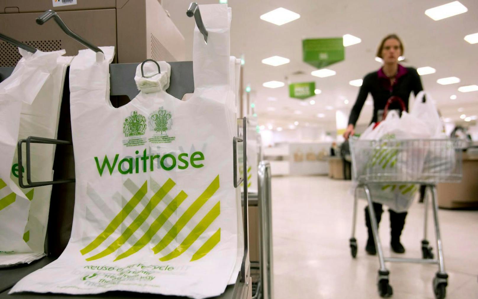 Die britische Supermarktkette &quot;Waitrose&quot; hat jetzt Energydrinks wie Red Bull für Jugendliche unter 16 Jahre verboten. 