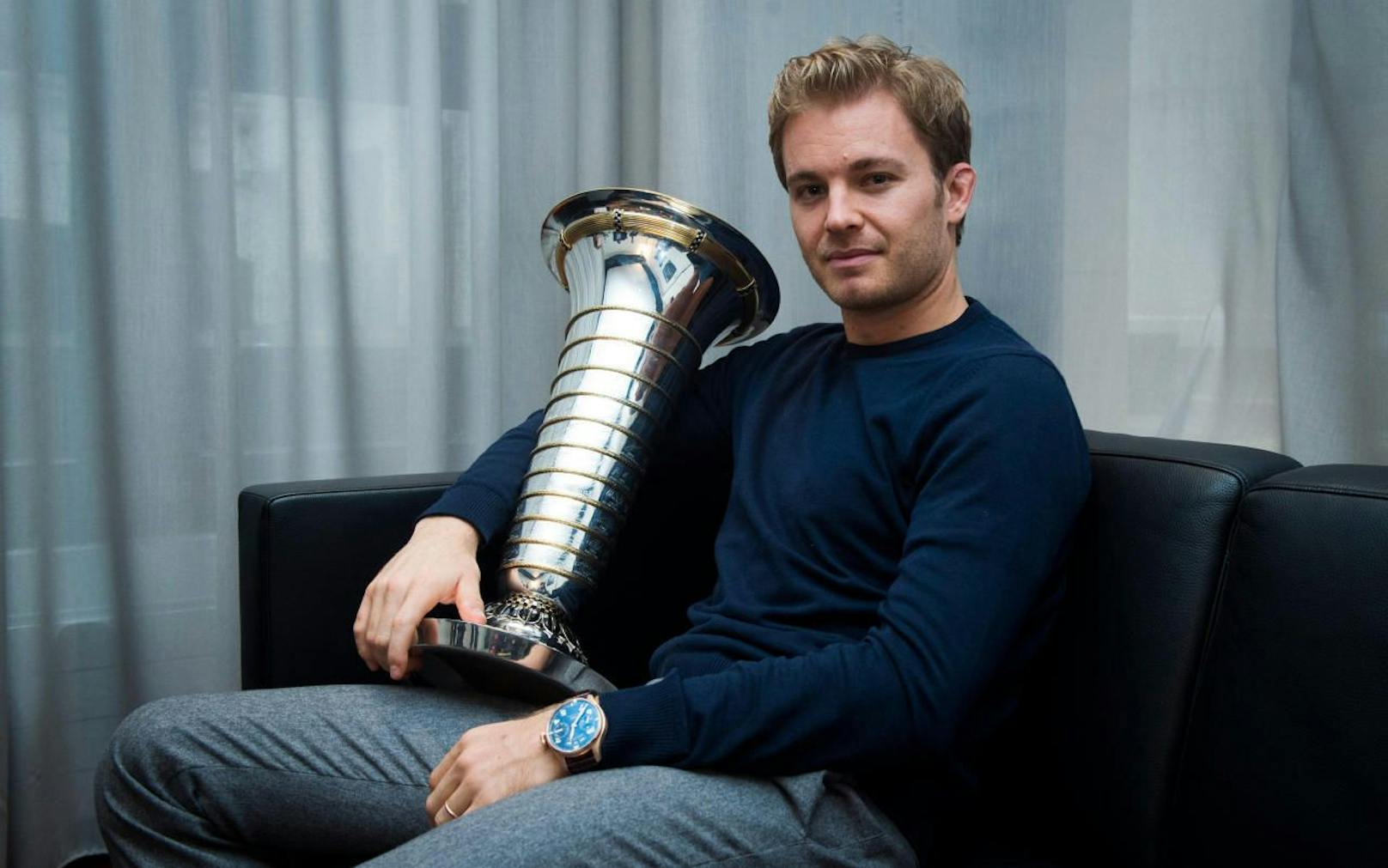 Nico Rosberg hat seinen WM-Pokal wieder