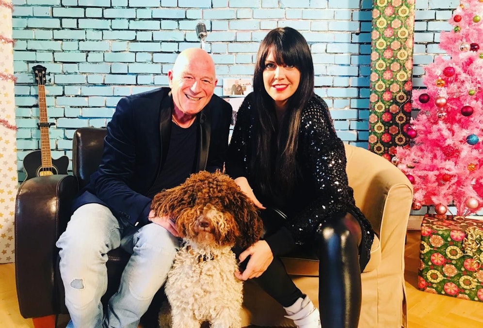 Alexander Goebel mit Hund Aki und Trend-Expertin Martina Reuter