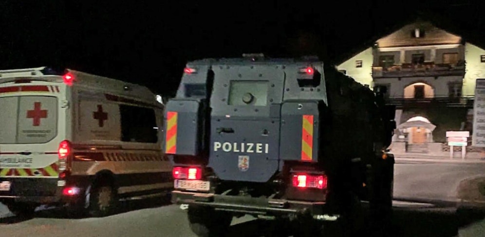 Der Großeinsatz wegen falschem Mord und Geiselnahme.