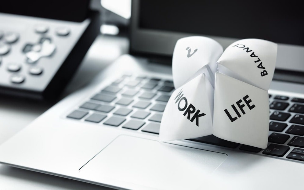 Die Arbeitswelt befindet sich im Wandel. Leistung und Arbeitszeit werden heute häufig nicht mehr synonym gesehen. Damit ändert sich auch das Verhältnis zur Urlaubs- und Freizeitgestaltung. 