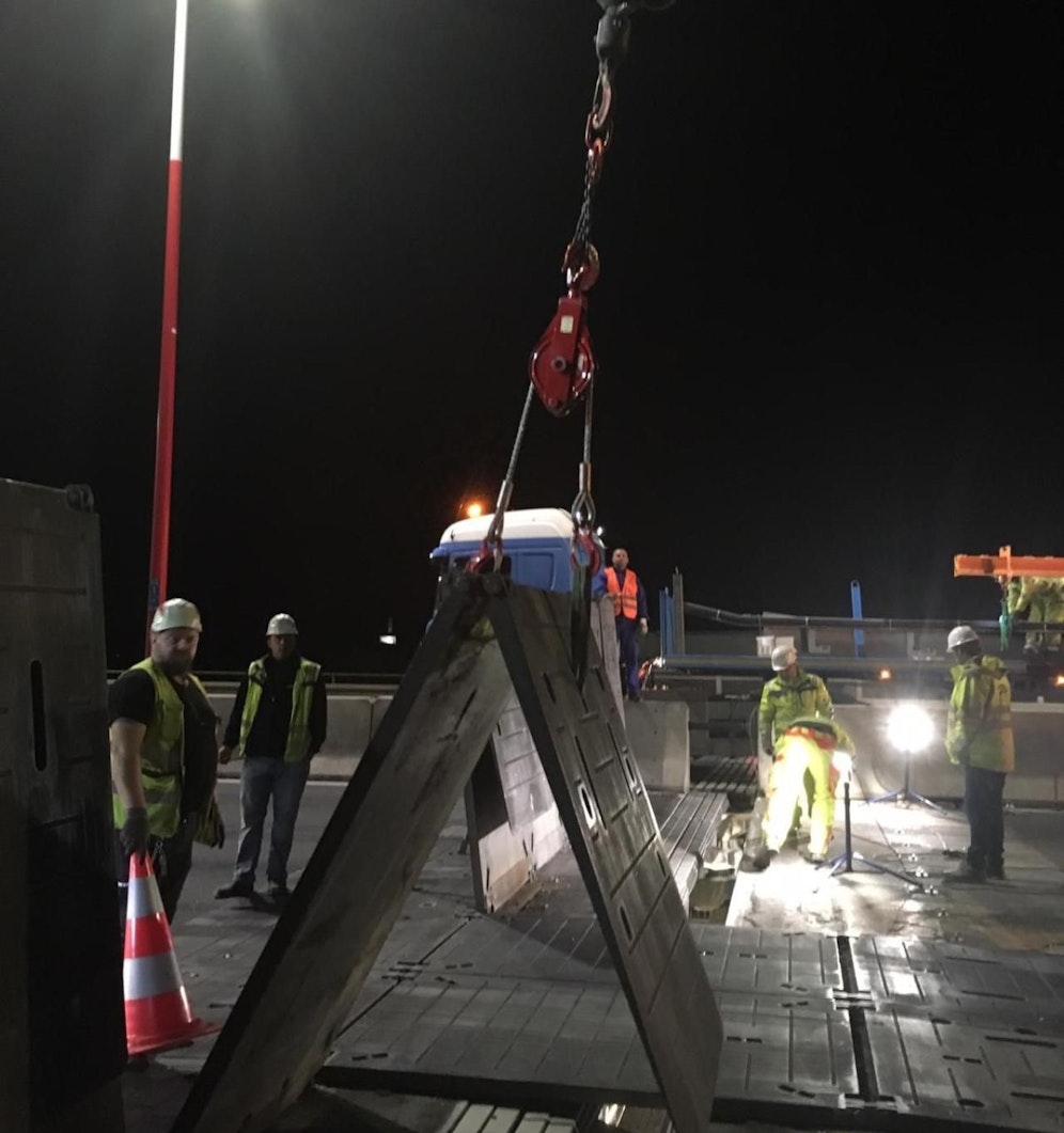 Das Mini-Fly-over auf der Praterbrücke konnte nun entfernt werden.
