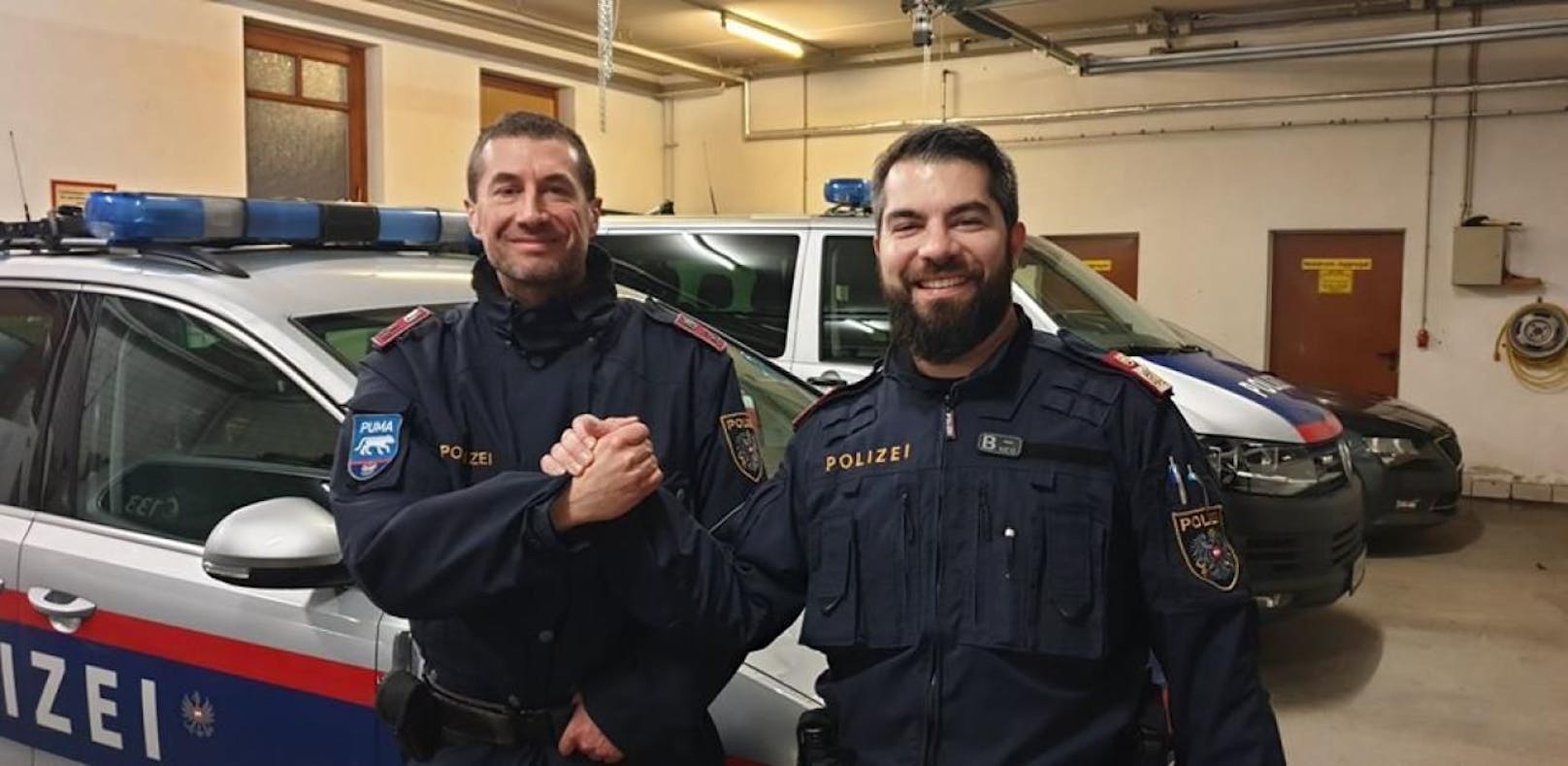 Jürgen und Michael (re.) sind jene beiden Polizisten, die dem Deutschen (84) vermutlich das Leben retteten.