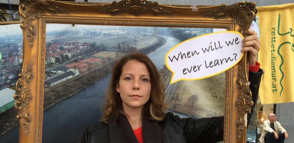 Die Grazer Chefin der Grünen, Tina Wirnsberger, hat genug von der Politik. (Im Bild eine frühere Aktion der Grünen zur "Rettung der Mur".