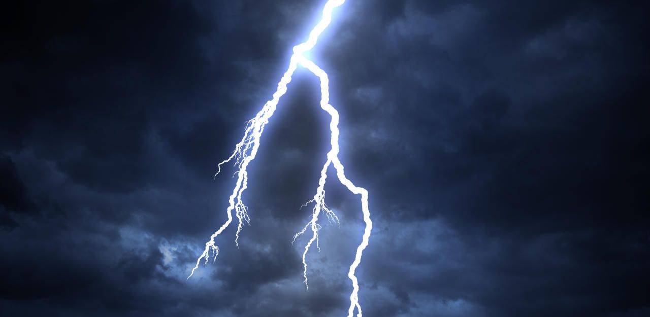 Blitzschlag! 30.000 Haushalte ohne Strom - Kärnten | heute.at