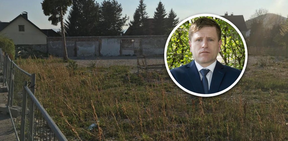 Handler (kl. Foto) und das (noch unbebaute) Grundstück.
