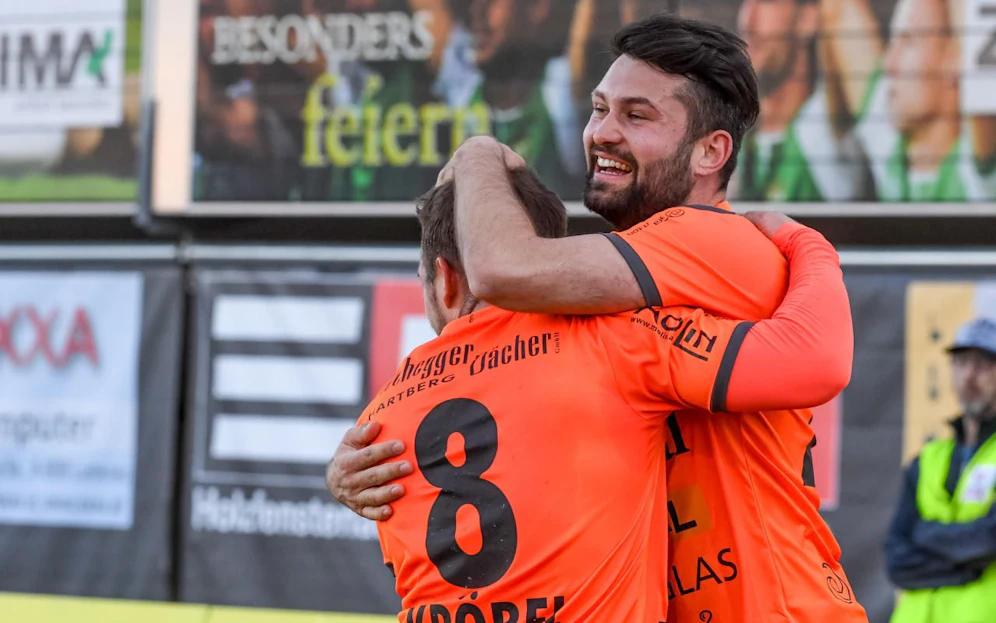 Christoph Kröpfl und Dario Tadic bejubelt den Sieg im Ländle. 
