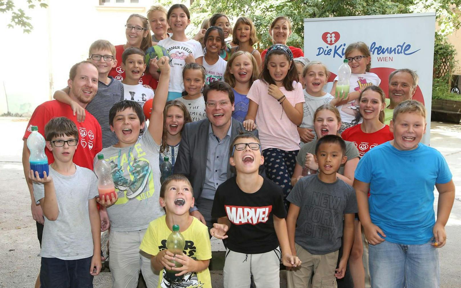 Stadtrat Jürgen Czernohorszky besucht die Summer School der Wiener Kinderfreunde in der VS Vorgartenstrasse 50 in Brigittenau.
