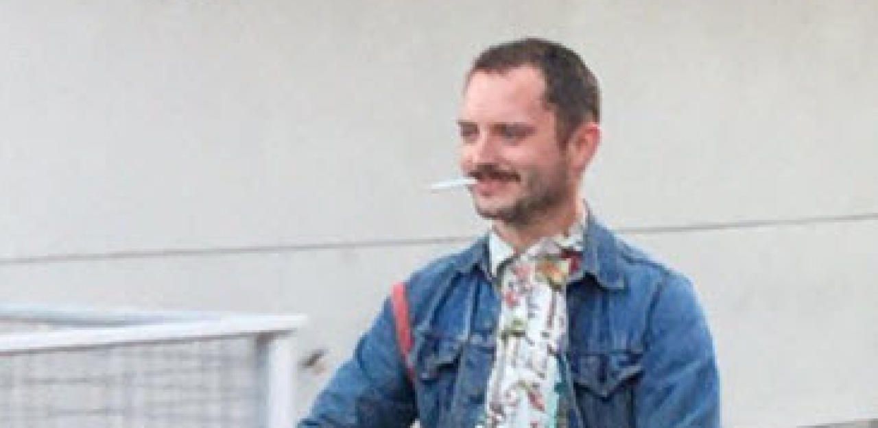 Heute.at - Elijah Wood düst jetzt per  Scooter nach Mordor